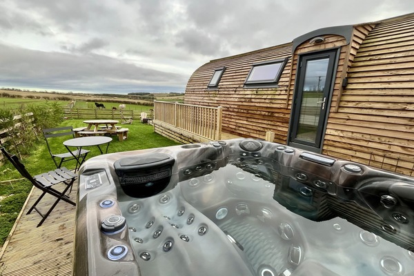 Hot Tub / whirlpool bath (Outdoor)