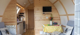 Groß-Hot Tub-Kabine-Ensuite mit Dusche