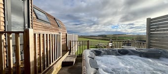 Luxury Cabin with Hot Tub in the Scottish Borders