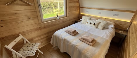 1 bedroom, travel crib, WiFi (free), bed sheets