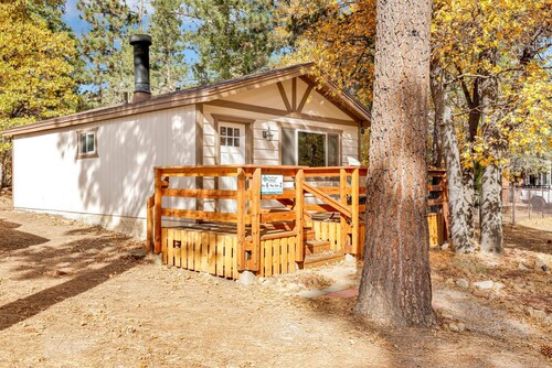 Holmes Away from Home - Cozy Big Bear Retreat
