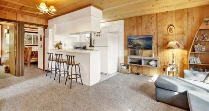 Holmes Away from Home - Cozy Big Bear Retreat