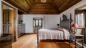 1 slaapkamer, een strijkplank/strijkijzer, gratis wifi, beddengoed