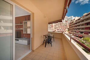 Outdoor dining - Vacation Apartment 'La Casita De Edu' with Shared Pool, Balcony and Wi-Fi (Santiago del Teide)