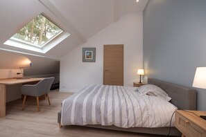 4 bedrooms, iron/ironing board, free WiFi, bed sheets - Holiday Home 'Villa du Golfe - Vue Mer' with River View, Private Terrace and Wi-Fi (Vannes)