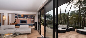 Holiday Home 'Villa du Golfe - Vue Mer' with River View, Private Terrace and Wi-Fi