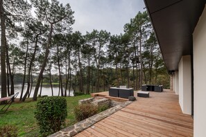 Terrace/patio - Holiday Home 'Villa du Golfe - Vue Mer' with River View, Private Terrace and Wi-Fi (Vannes)