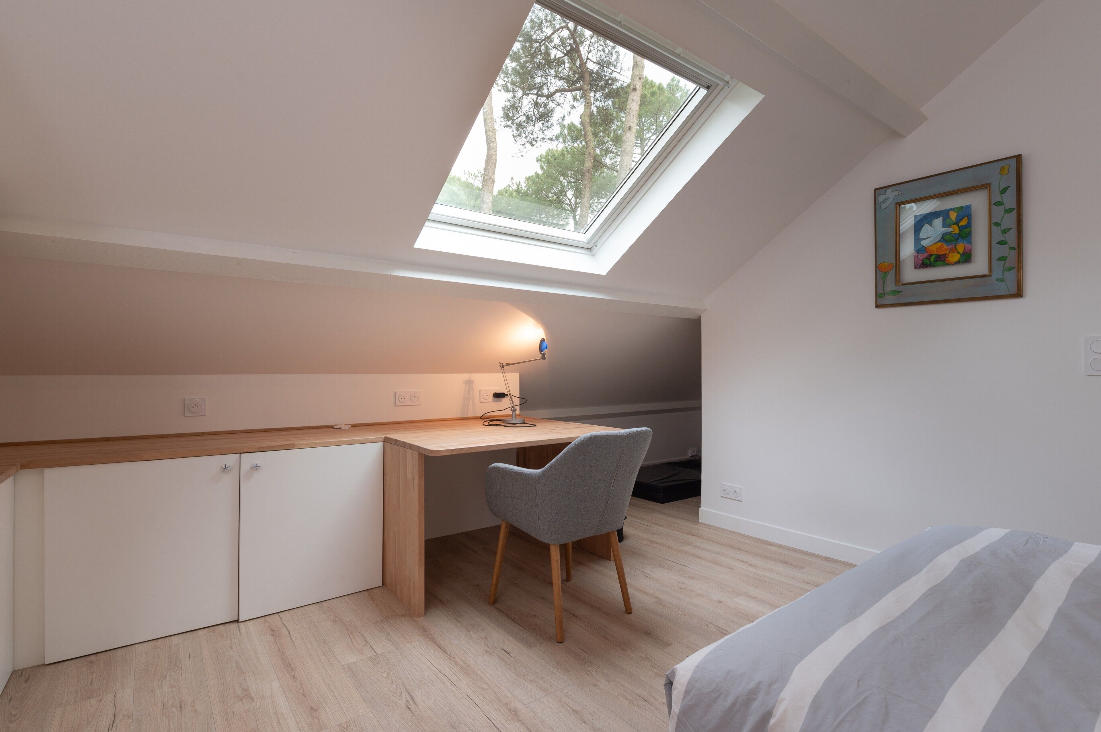 4 makuuhuonetta, silitysrauta/-lauta, ilmainen Wi-Fi, vuodevaatteet