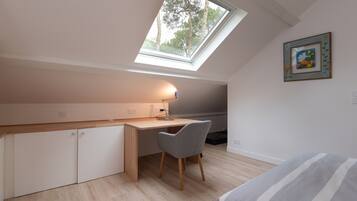 4 makuuhuonetta, silitysrauta/-lauta, ilmainen Wi-Fi, vuodevaatteet