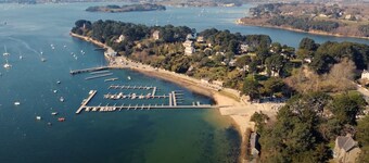 Holiday Home 'Villa du Golfe - Vue Mer' with River View, Private Terrace and Wi-Fi