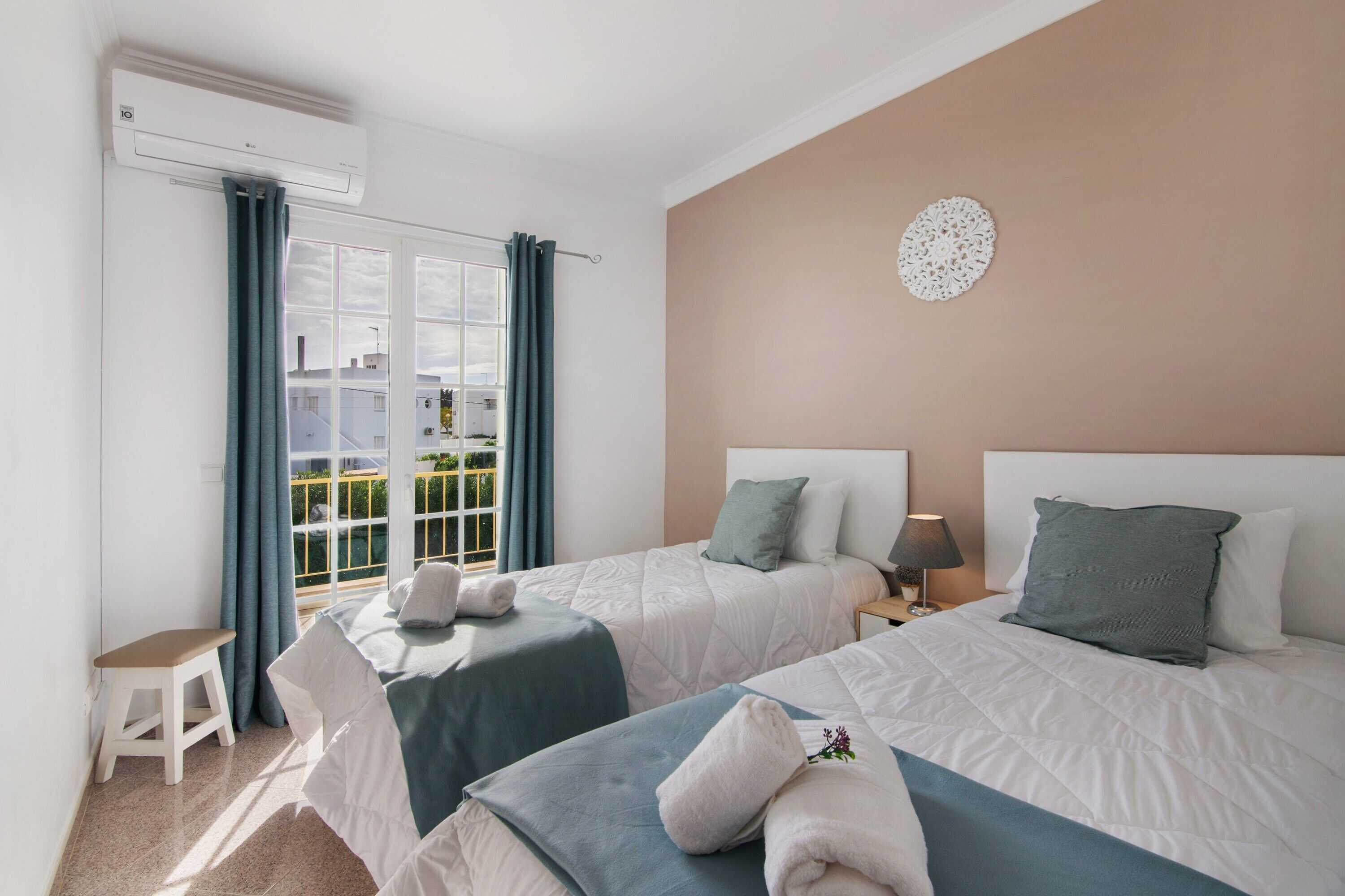 4 habitaciones, tabla de planchar con plancha y wifi gratis 