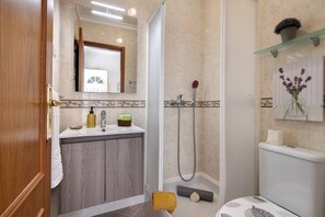 تجهيزات دش، مجففات شعر، مناشف