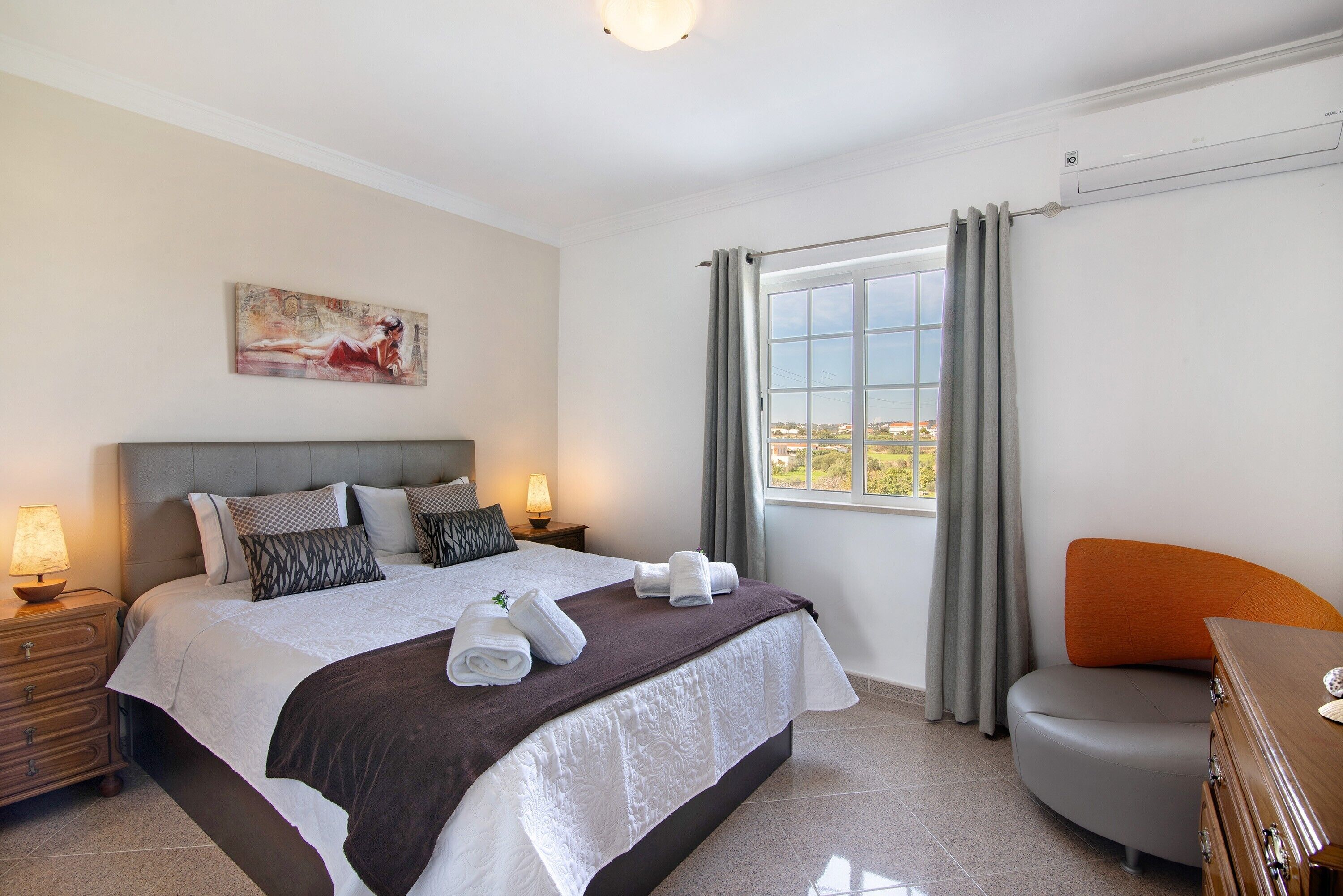 4 camere, ferro/asse da stiro, Wi-Fi gratuito, lenzuola