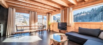 Chalet 'Le Mas Devant' with Mountain View, Private Terrace and Wi-Fi