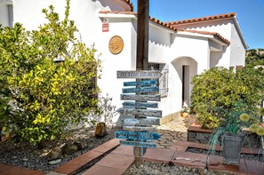 Exterior detail - Villa 'Casa Manzana' with Mountain View, Private Pool and Wi-Fi (Calonge)