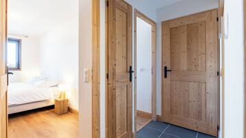 2 makuuhuonetta, silitysrauta/-lauta, ilmainen Wi-Fi, vuodevaatteet