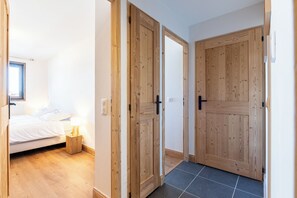 2 bedrooms, iron/ironing board, free WiFi, bed sheets - Apartment 'L'écrin Des Sapins' with Mountain View, Balcony and Wi-Fi (Aime-la-Plagne)