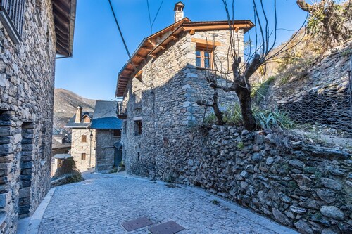 Country House 'Casa Garbot' with Mountain View and Private Garden