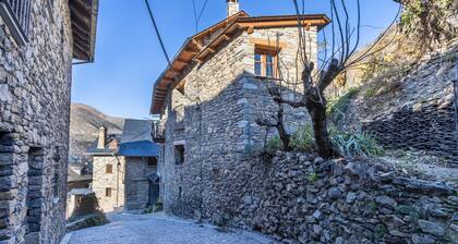 Country House 'Casa Garbot' with Mountain View and Private Garden
