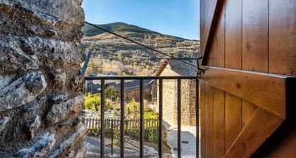 Apartment 'El Case' with Mountain View and Private Garden