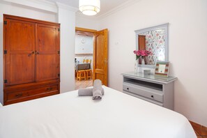 3 bedrooms, bed sheets