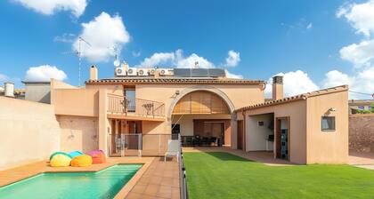 Maison 'Can Centena' avec piscine privée, Wi-Fi et climatisation