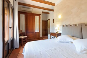 6 bedrooms, free WiFi, bed sheets