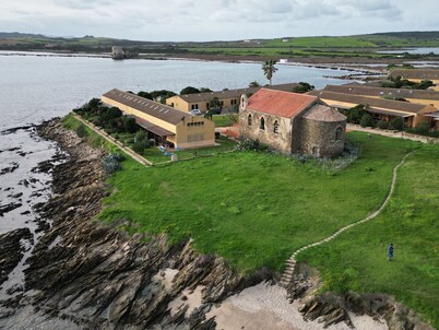 HOUSE ON THE SEA, WATERFRONT, BREATHTAKING VIEW WITH GARDEN AND PRIVATE BEACH