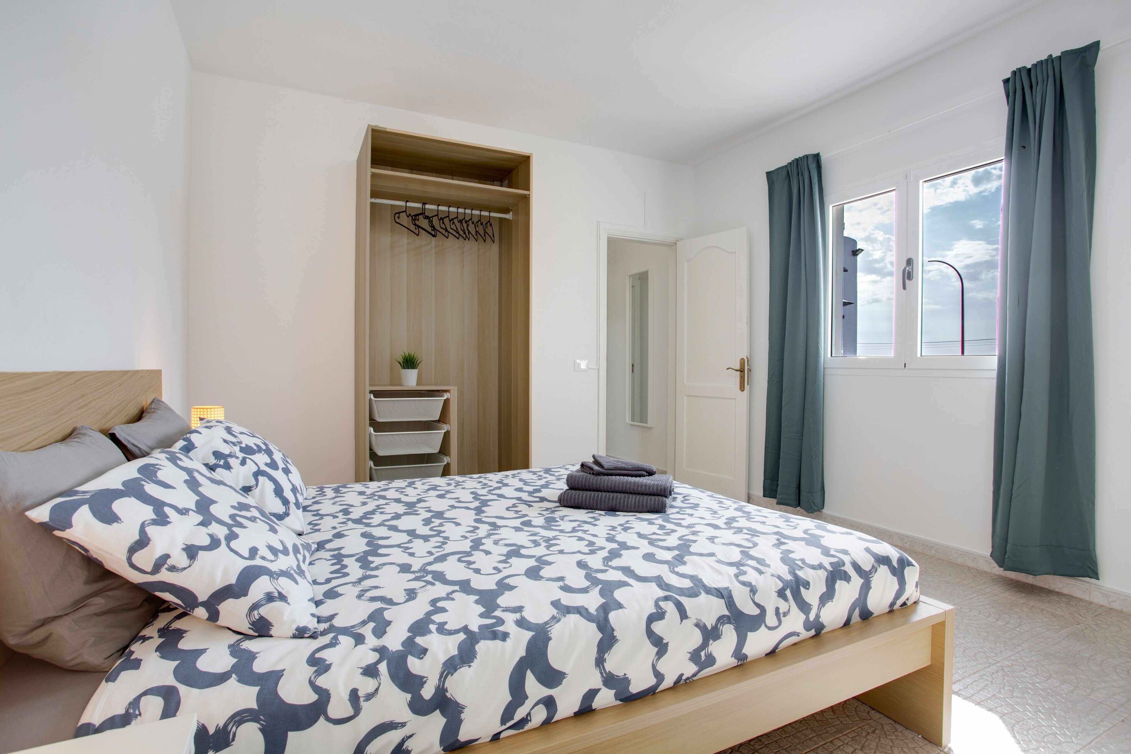 2 dormitorios, tabla de planchar con plancha, wifi gratis y ropa de cama