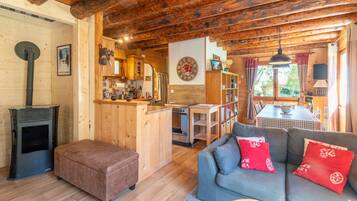 Fernseher, DVD-Player, Stereoanlage