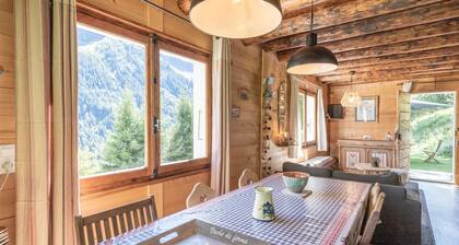 Chalet "Le Petit Ranch" with Mountain View and Private Garden