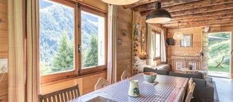 Chalet "Le Petit Ranch" with Mountain View and Private Garden