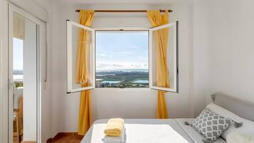 2 dormitoris, planxa i posts de planxar, wifi gratuïta i roba de llit