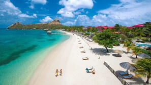Sun-loungers, beach towels - Walk to the beach! Ocean view with large private pool & deck (Gros Islet)
