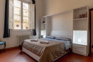 2 bedrooms, iron/ironing board, free WiFi, bed sheets - Apartment 'All' Ombra Della Torre Guinigi' with Wi-Fi and Air Conditioning (Lucca)