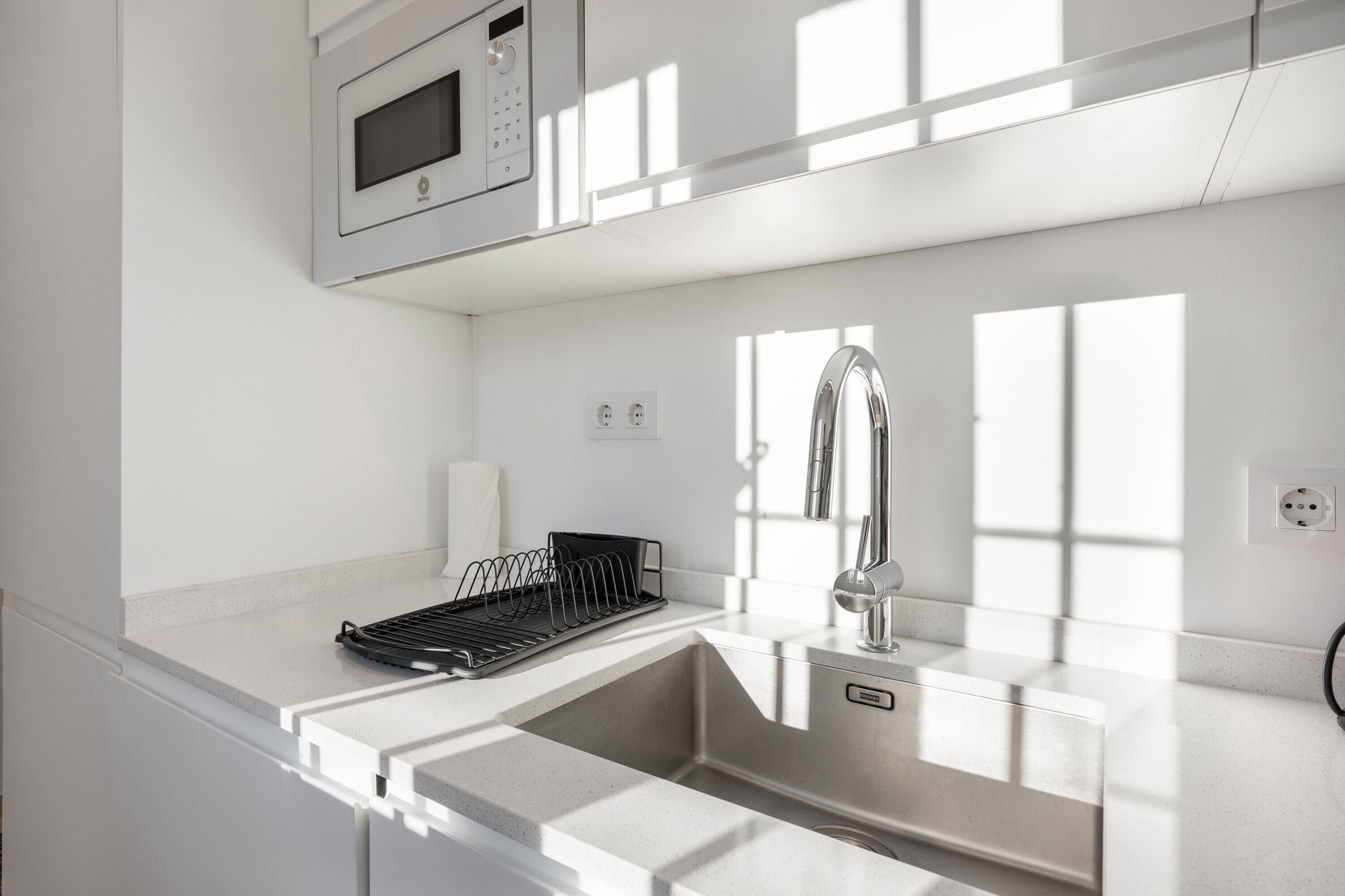 雪櫃、微波爐、焗爐、爐具