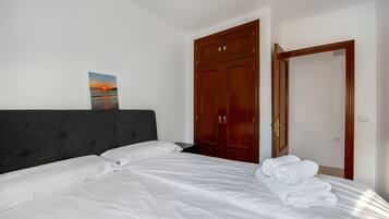 2 makuuhuonetta, silitysrauta/-lauta, ilmainen Wi-Fi, vuodevaatteet