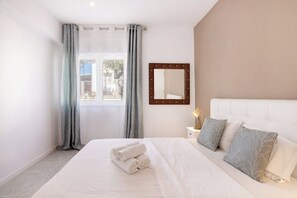1 bedroom, iron/ironing board, free WiFi - Brisas Do Mar Apartment – Close to the Beach (Porches)
