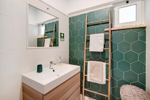 Shower, towels