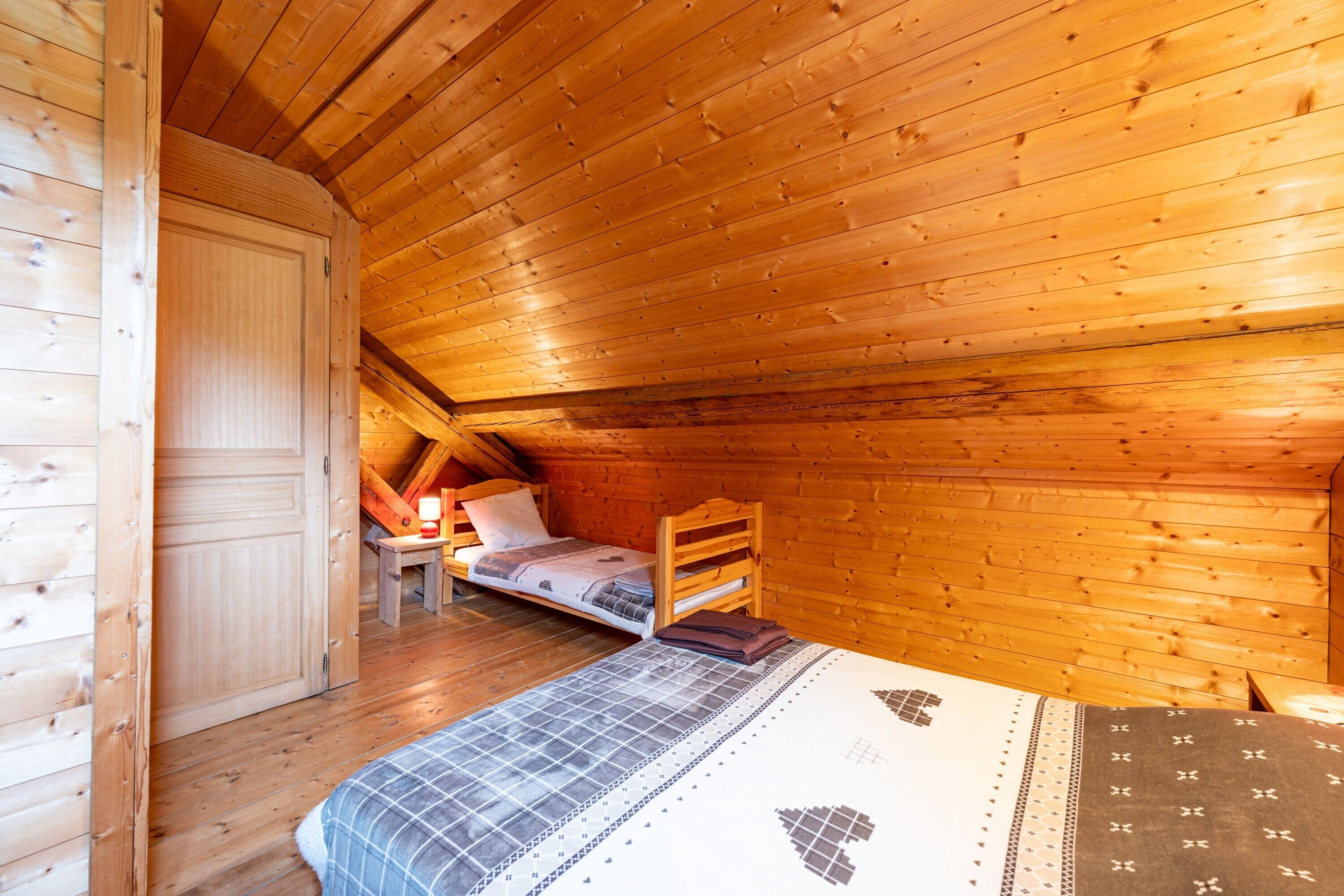 5 camere, ferro/asse da stiro, Wi-Fi gratuito, lenzuola