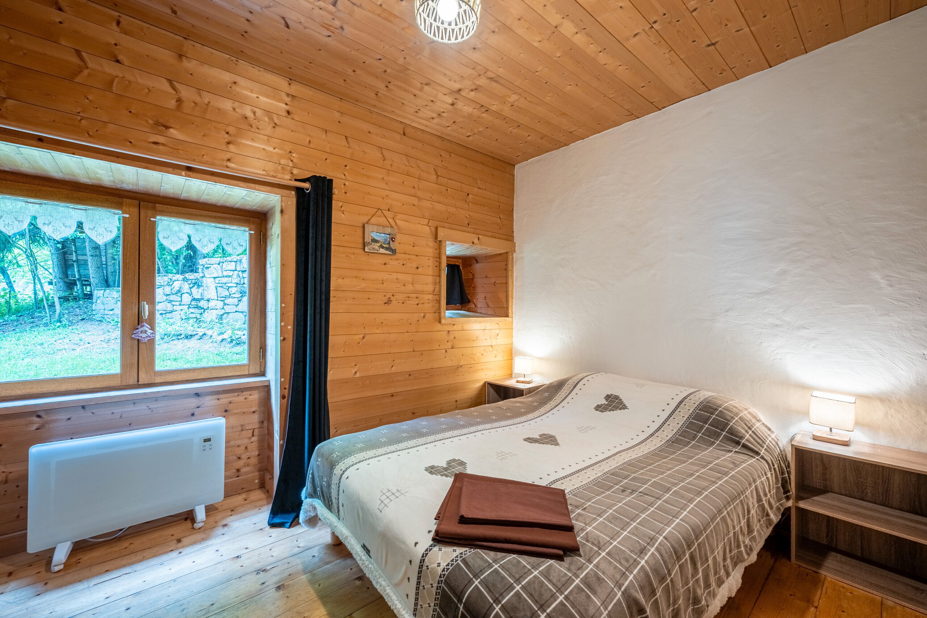 3 slaapkamers, een strijkplank/strijkijzer, gratis wifi, beddengoed