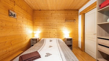 3 makuuhuonetta, silitysrauta/-lauta, ilmainen Wi-Fi, vuodevaatteet