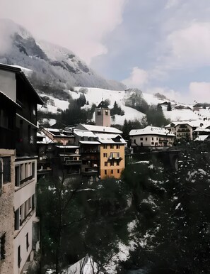 Exterior - Apartment "Les Marmottes" with Shared Terrace, Private Garden and Wi-Fi (Flumet)