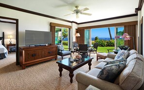 Living area - Waipouli Beach Resort A106 Oceanfront 2BD 3BA (Kapaʻa)