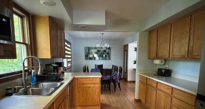 Spacious 5-bedroom home in beautiful Ann Arbor Waterhill Neighbourhood