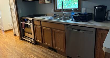 Spacious 5-bedroom home in beautiful Ann Arbor Waterhill Neighbourhood