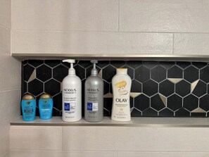 Dusj, boblebad, hårføner og håndklær