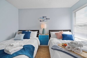 4 bedrooms, iron/ironing board, travel crib, free WiFi - Florida Escape -Award Winning -Pet Friendly - Pool (Kissimmee)