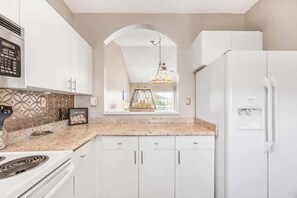 Kühlschrank, Mikrowelle, Ofen, Geschirrspüler