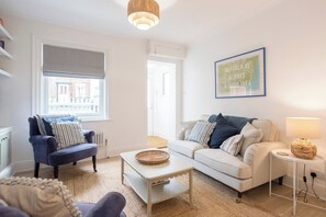 TV, fireplace - Millicent Cottage, Aldeburgh (Aldeburgh)